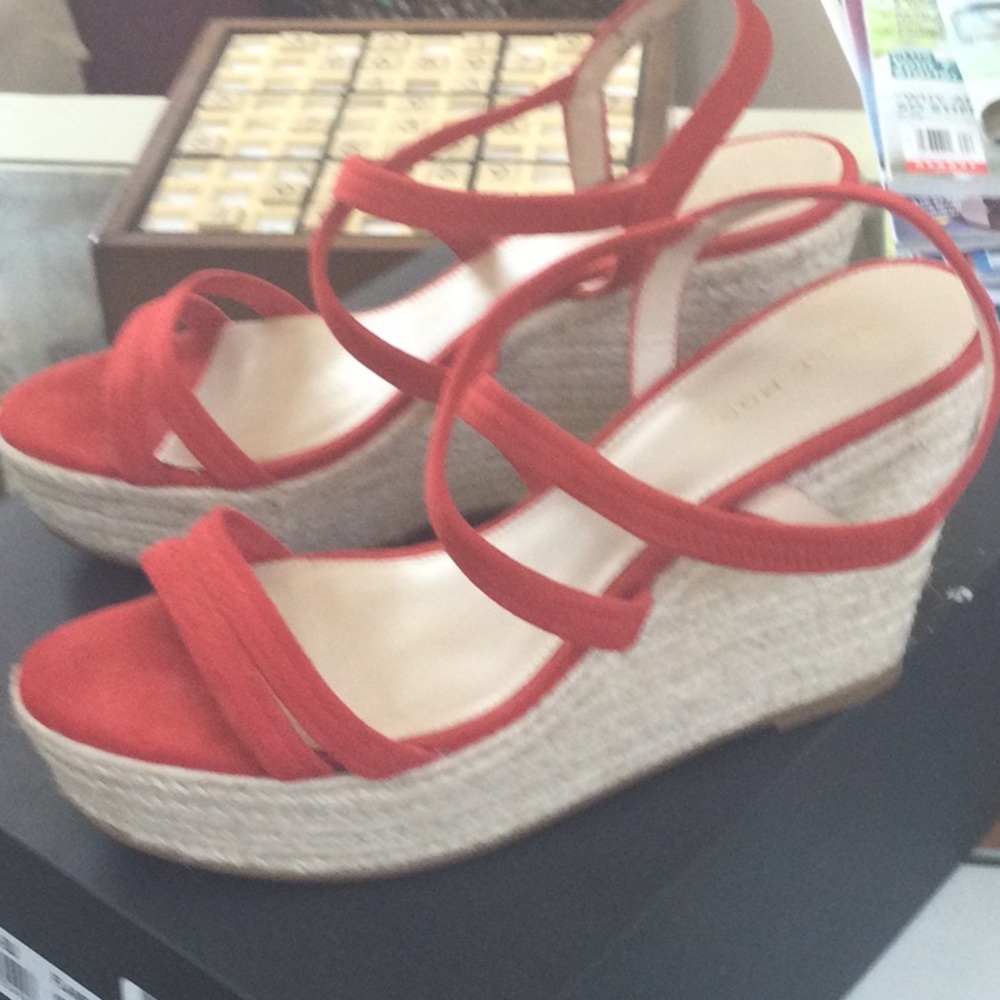 Pelle Moda Dora Wedge Sandals - Picture 3 of 9